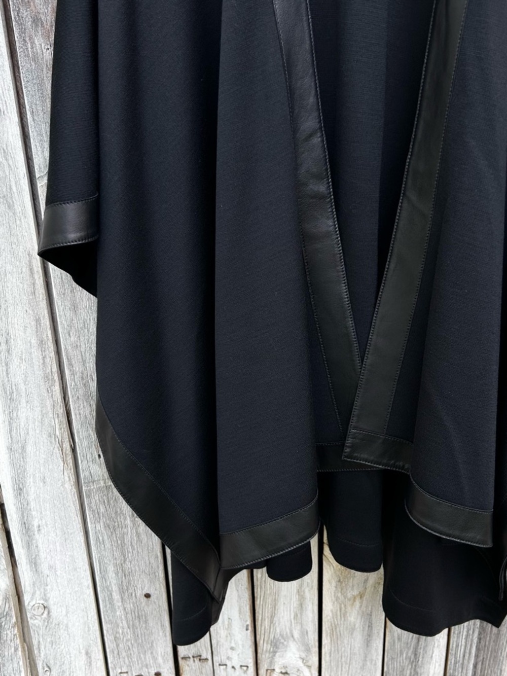 New St. John Milano Knit Leather Trim Cape Wool Rayon Black OS - Picture 6 of 14